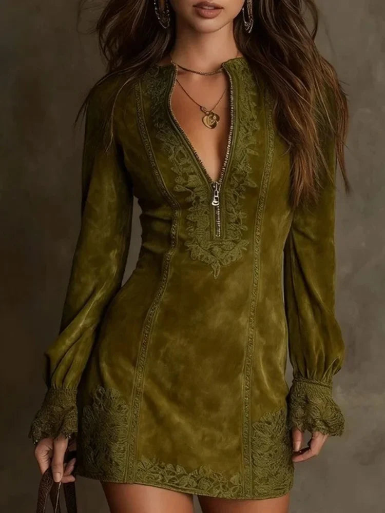 Gina™ – Kurzes Kleid aus Wildleder mit Spitze – Feminin & Saffiniert
